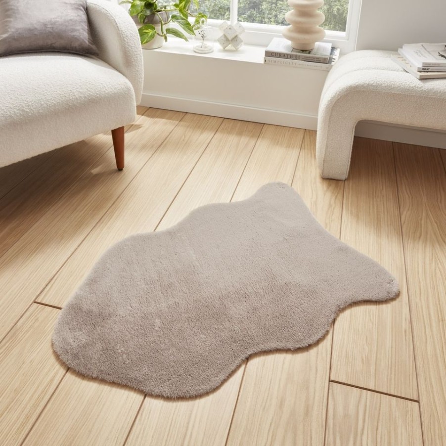 Homebase Rugs | Single Pelt Faux Fur Rug - Mink