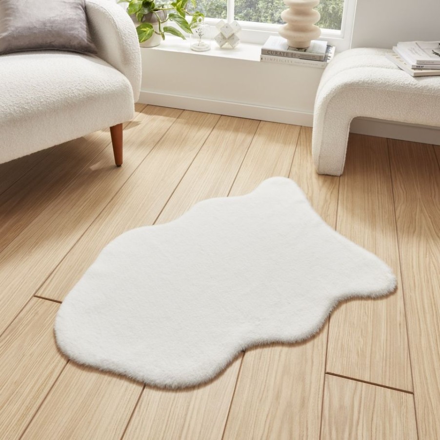 Homebase Rugs | Single Pelt Faux Fur Rug - Ivory